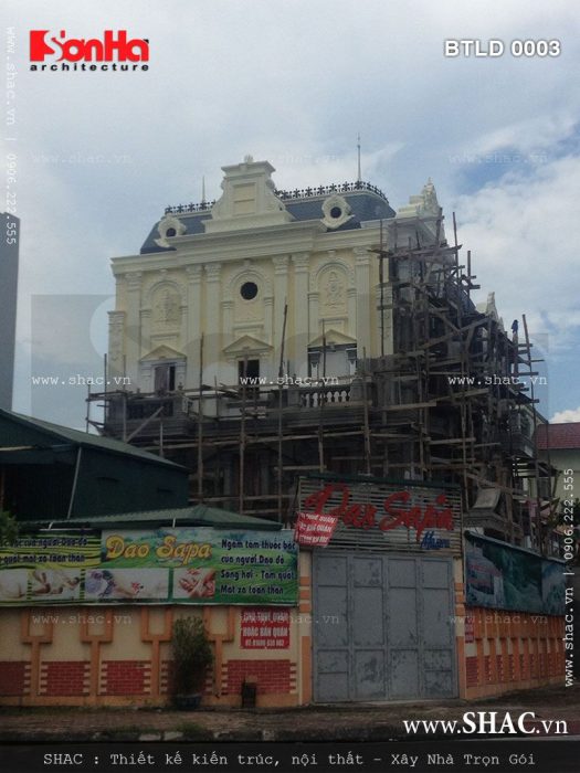 Biệt thự lâu đài thi công