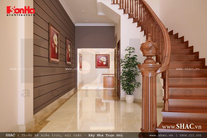 Chân cầu thang gỗ lượn được bố trí khoa học làm sáng bừng tầng 1