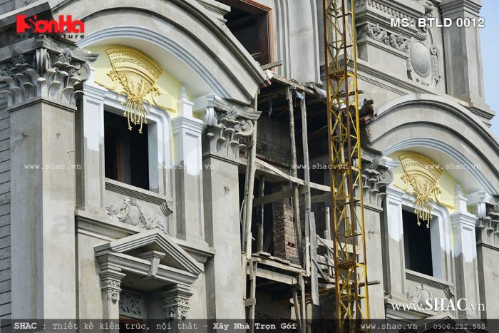 Chi tiết hoa văn được đắp tinh xảo