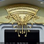 Các mẫu hoa văn kiến trúc khác cũng được mạ vàng