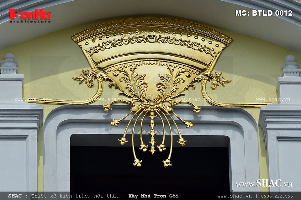 Các mẫu hoa văn kiến trúc khác cũng được mạ vàng