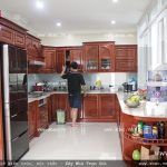 Không gian phòng bếp với nội thất gỗ đẹp