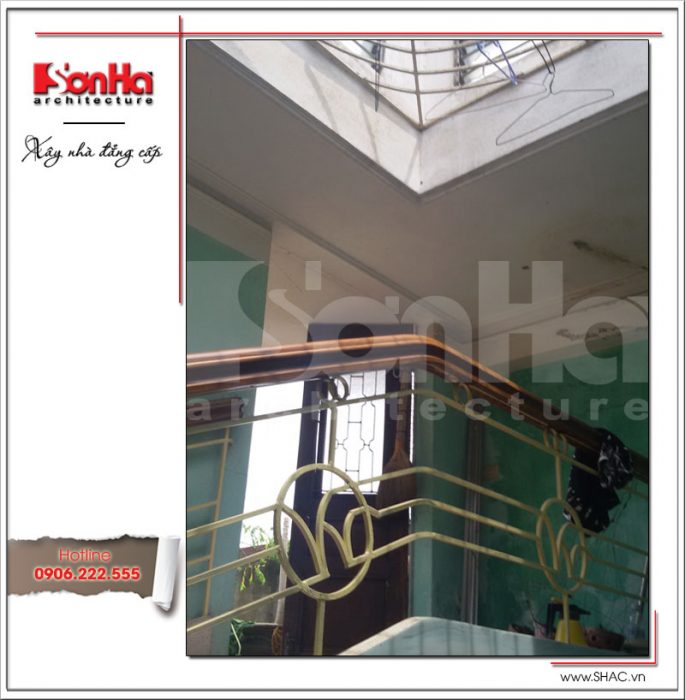 Đây là hiện trạng nội thất thang nhà phố trước khi được SHAC lên phương án cải tạo lại