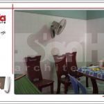 Hiện trạng bếp ăn cũ của ngồi nhà phố khá hẹp và sử dụng vật liệu không hợp thời để trang trí