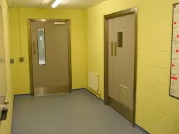 Tiêu chuẩn thiết kế thang thoát hiểm mới nhất và đầy đủ nhất 6 Cửa ngăn cháy tự động không thể thiếu khi xây dựng thang thoát hiểm