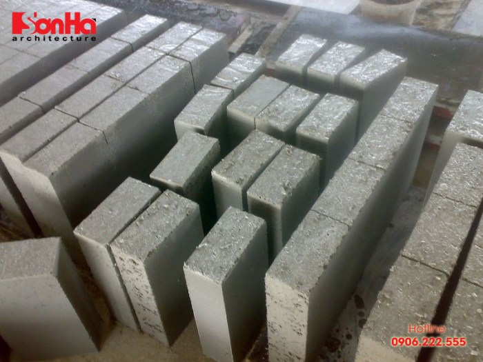 Gạch bê tông khá nặng nên thường được ưu tiên lựa chọn dùng cho nền móng 