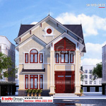 Biệt thự 2 tầng mái thái màu vàng kem cửa gỗ