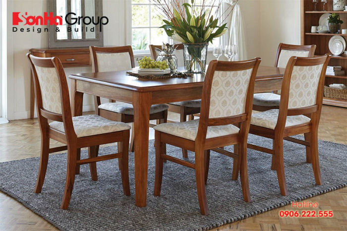 Bộ bàn ghế làm từ chất liệu gỗ trắc giúp làm đẹp phòng bếp ăn 