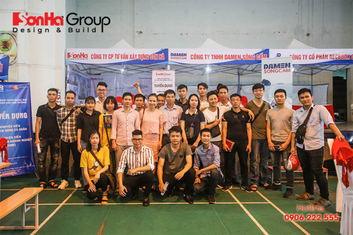 Đại diện Sơn Hà Group chụp ảnh lưu niệm cùng các ứng viên