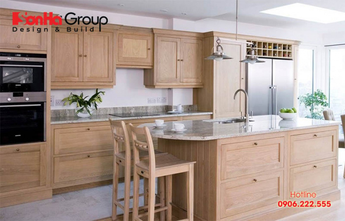 Phòng bếp ăn sang trọng sử dụng đồ nội thất làm từ gỗ tần bì 
