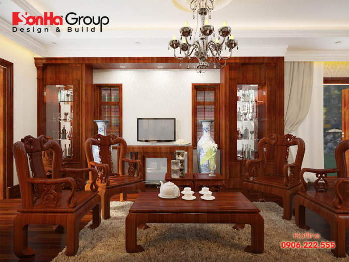 Với thiết kế nội thất gỗ kiểu tân cổ điển căn phòng khách này thật nổi bật và thu hút sự chú ý 