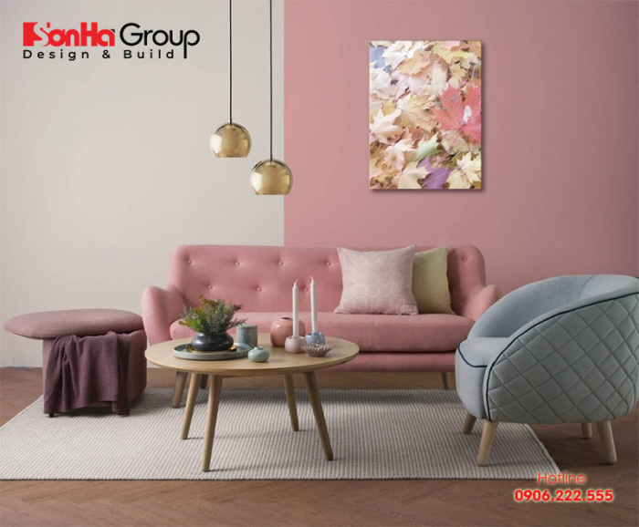 Không gian phòng khách ngọt ngào, dịu dàng cùng tông màu trắng kem – hồng pastel 