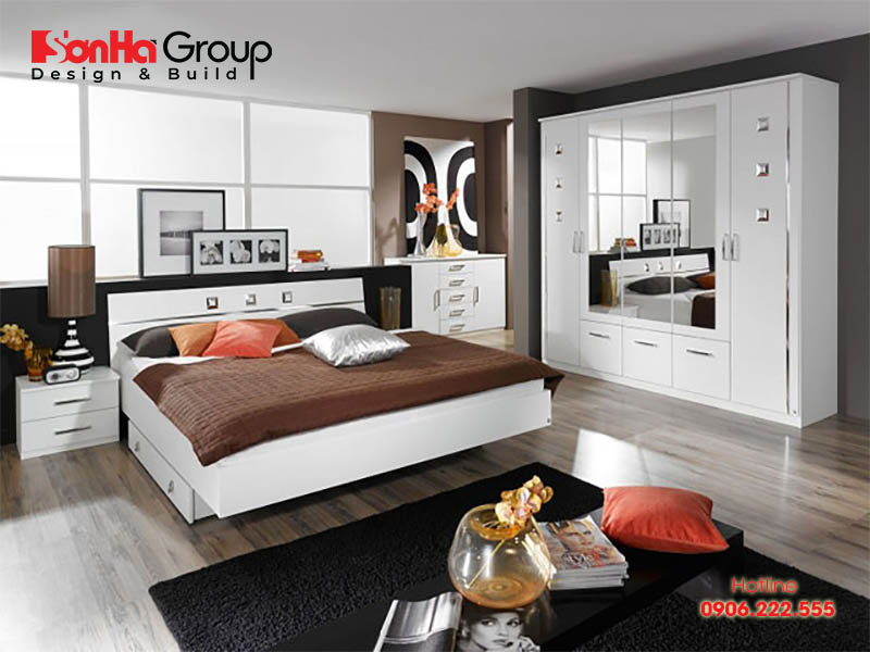 Với thiết kế phòng ngủ 24m2 đơn giản, bạn sẽ có không gian nghỉ ngơi vô cùng tiện nghi. Với sự sắp xếp hợp lý của các vật dụng nội thất, không gian phòng ngủ của bạn sẽ rộng rãi hơn và trở nên tối giản. Vì thế hãy để những bức ảnh nói lên sự tiện nghi của thiết kế này.