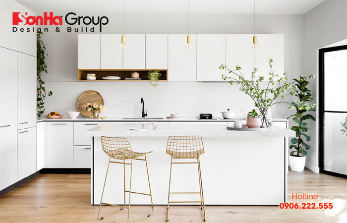 Căn phòng bếp ăn diện tích 10m2 với thiết kế nội thất trắng giúp ăn gian diện tích 