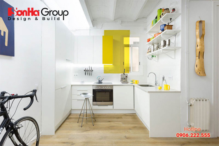 Mẫu thiết kế phòng bếp 10m2 với tone màu trắng chủ đạo đẹp và hiện đại 