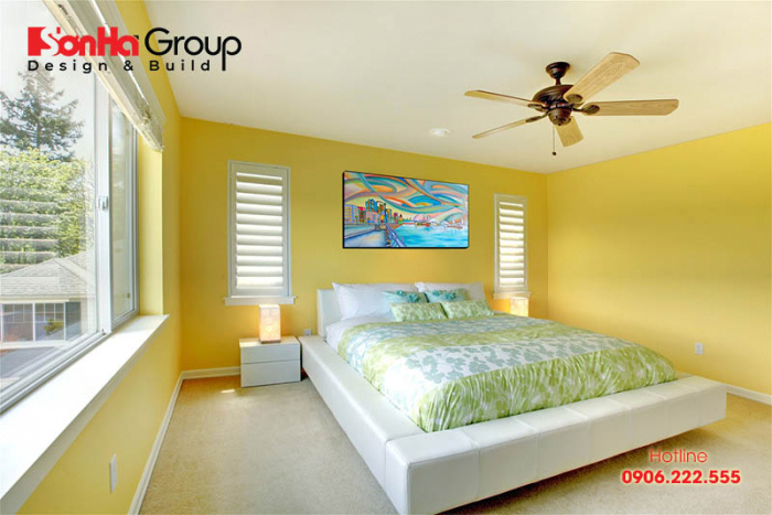 Phòng ngủ màu vàng nhạt đem lại không gian sống thoải mái cho gia chủ 