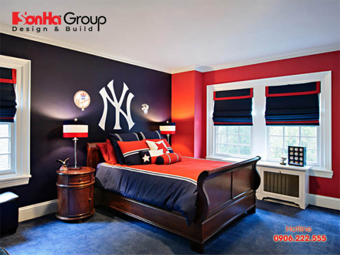 Những đồ nội thất đơn giản, nhưng không kém phần tiện ích cho nam giới . Tone màu xanh dương – nâu – đỏ kết hợp hài hòa tạo điểm nhấn cho căn phòng 