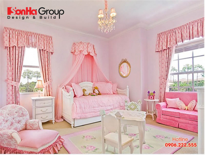 Thay vì sử dụng tông màu sặc sỡ thì thiết kế nội thất phòng ngủ công chúa theo tông màu hồng trắng này cũng là một ý tưởng không tồi 