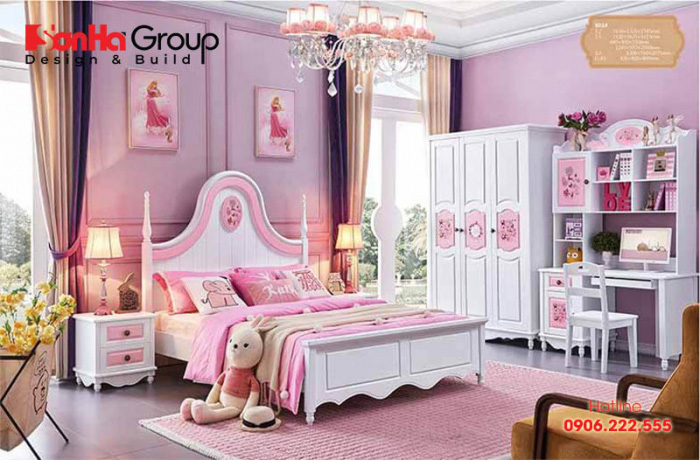 Với tông màu hồng phấn nhẹ nhàng kết hợp với màu đỏ quyến rũ giúp làm tăng thêm vẻ cuốn hút cho căn phòng ngủ kiểu công chúa 