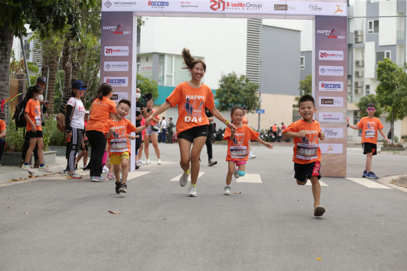 KTS Nguyễn Hoàng Long: Tôi sáng lập Happy Kids Running Day vì quá yêu nụ cười của con trẻ! 10