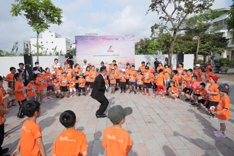 KTS Nguyễn Hoàng Long: Tôi sáng lập Happy Kids Running Day vì quá yêu nụ cười của con trẻ! 8