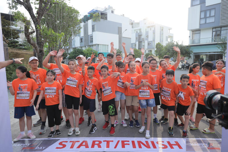 KTS Nguyễn Hoàng Long: Tôi sáng lập Happy Kids Running Day vì quá yêu nụ cười của con trẻ! 24
