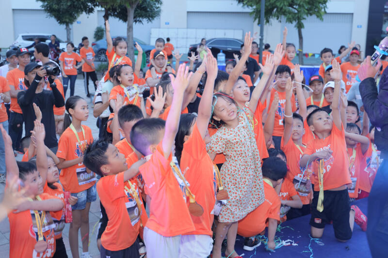 KTS Nguyễn Hoàng Long: Tôi sáng lập Happy Kids Running Day vì quá yêu nụ cười của con trẻ! 35