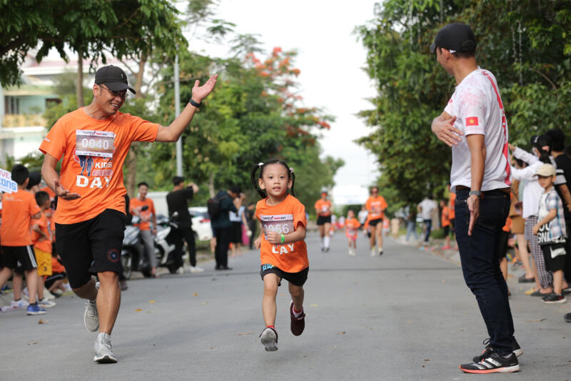 KTS Nguyễn Hoàng Long: Tôi sáng lập Happy Kids Running Day vì quá yêu nụ cười của con trẻ! 46