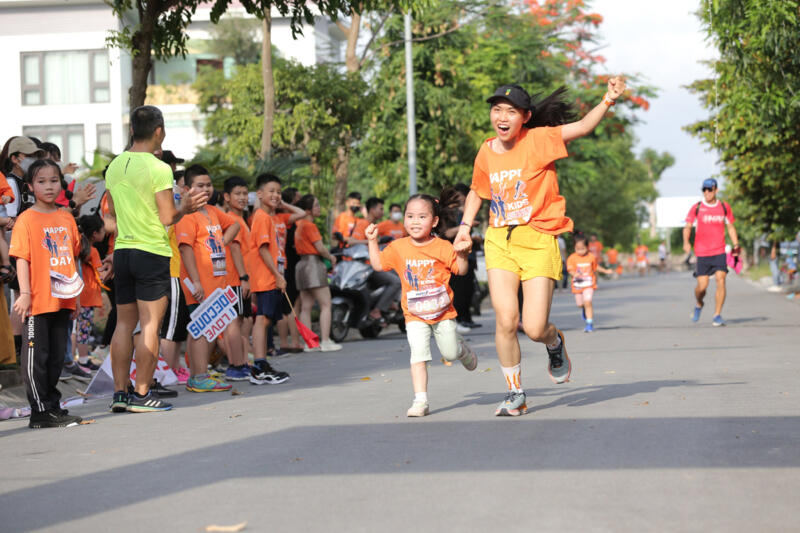 KTS Nguyễn Hoàng Long: Tôi sáng lập Happy Kids Running Day vì quá yêu nụ cười của con trẻ! 49
