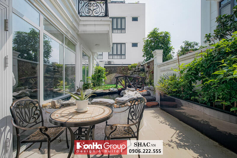 Một góc trong sân vườn biệt thự