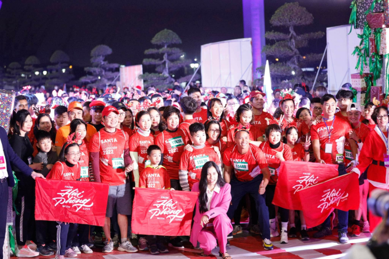 CBNV Sơn Hà Group cùng với 2000 người tham gia Santa Run 13