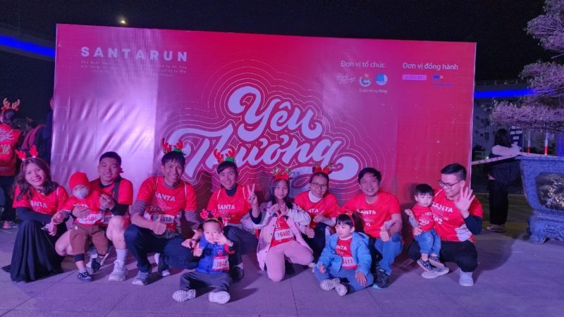 CBNV Sơn Hà Group cùng với 2000 người tham gia Santa Run 14