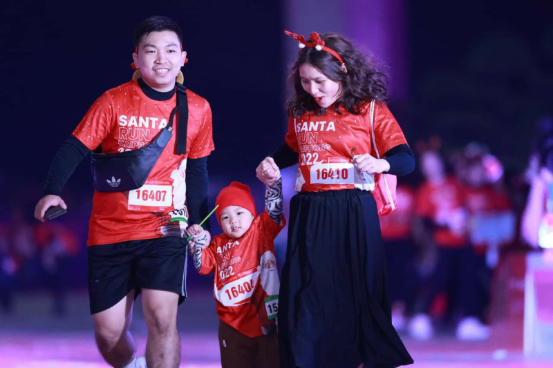 CBNV Sơn Hà Group cùng với 2000 người tham gia Santa Run 18