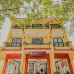 Mặt tiền độc đáo của khách sạn mini Le Maison tại Ninh Bình