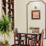 Cách trang trí không gian độc đáo là một yếu tố quan trọng góp phần vào sự thành công của khách sạn.