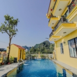 Toàn cảnh không gian phía sau khách sạn mini 3 tầng tại Ninh Bình.