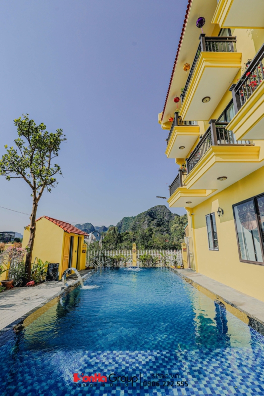 Toàn cảnh không gian phía sau khách sạn mini 3 tầng tại Ninh Bình.