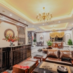 Gỗ là chất liệu chủ đạo được dùng xuyên suốt trong không gian khách sạn.