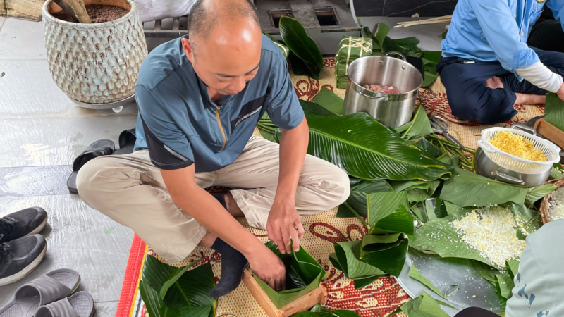 Trải nghiệm gói bánh chưng đầu năm của các thành viên Sơn Hà Group