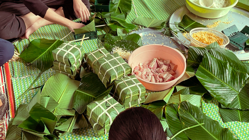 Thành phẩm gói bánh chưng sau sự phối ăn ý của các thành viên Sơn Hà Group