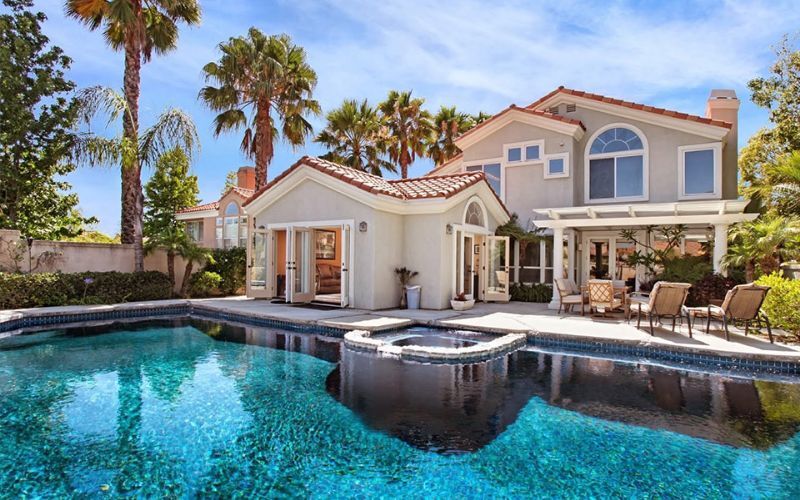 10+ mẫu thiết kế biệt thự có bể bơi hiện đại đẹp nhất 2025 8 10+ mẫu thiết kế biệt thự có bể bơi hiện đại đẹp nhất 2025 8