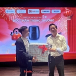 Các thành viên nhận những món quà ý nghĩa cho dịp cuối năm cũ đầu năm mới