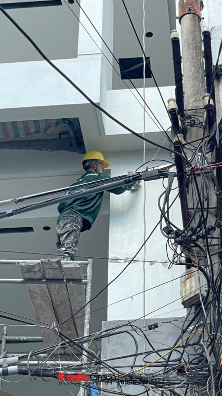 Mặt tiền nhà ống bắt đầu được sơn sửa bằng lớp sơn mới