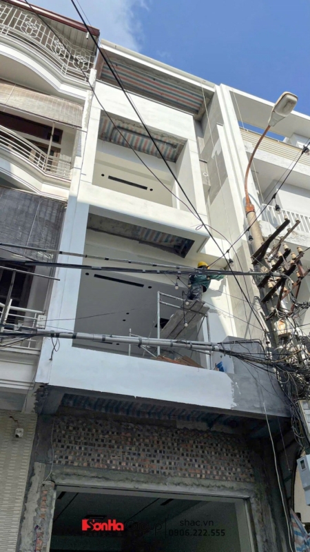 Mặt tiền nhỏ của căn nhà phố hiện đại 4 tầng