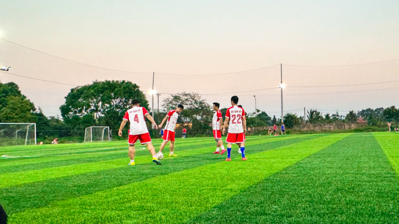 Sơn Hà Group giao hữu bóng đá với Công ty TNHH Du lịch và Đầu tư Việt Vương 4
