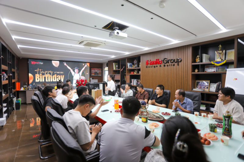 Tập thể CBNV Sơn Hà Group chúc mừng sinh nhật PGĐ. Nguyễn Phương Tuấn 5