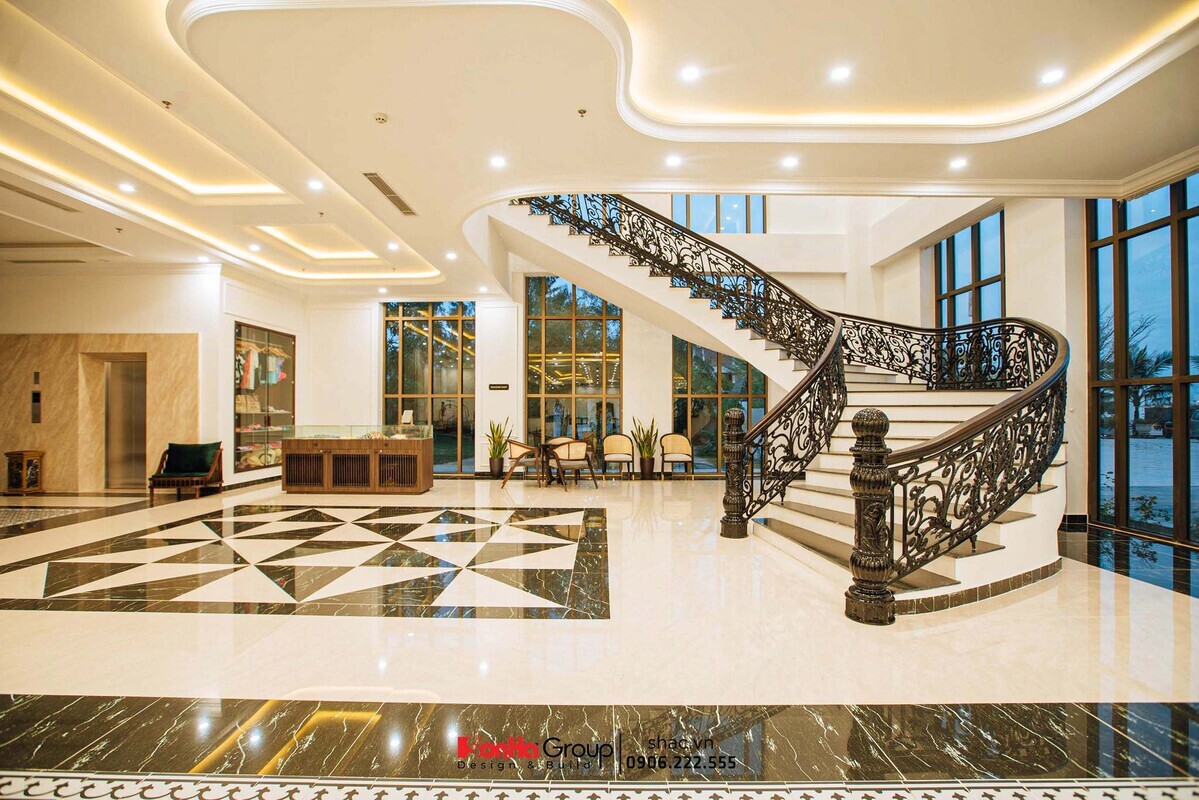 Sảnh chính phong cách Tân cổ điển sang trọng của khách sạn Celina Quảng Bình
