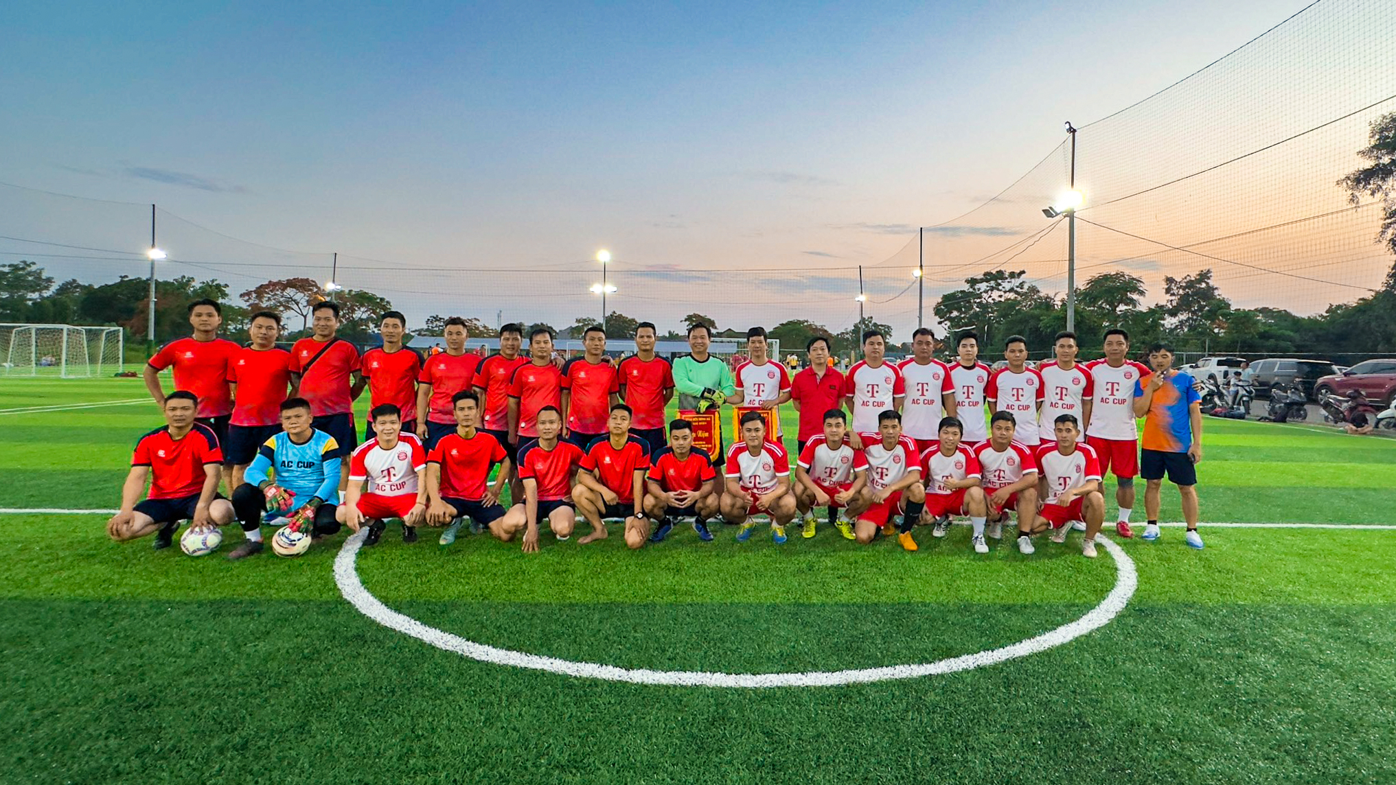 Sơn Hà Group giao hữu bóng đá với Công ty TNHH Đầu tư và Du lịch Việt Vương