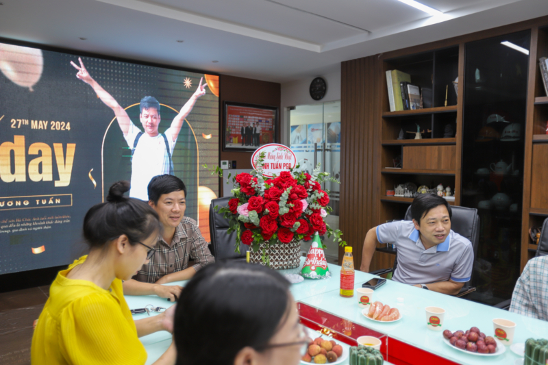 Tập thể CBNV Sơn Hà Group chúc mừng sinh nhật PGĐ. Nguyễn Phương Tuấn 2