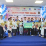 Ban tổ chức trao tặng 66 chiếc xe đạp cho các em học sinh